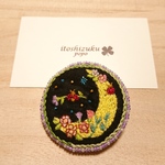 三日月🌛とてんとう虫🐞の刺繍ブローチ