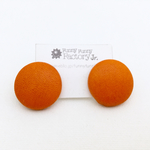 レザーボタンピアス/オレンジ