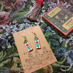 赤いお花のチロリアンピアス