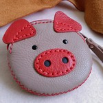 赤耳の丸ブタ🐷ポーチ。革職人の手作り財布屋　レザーコインケースウォレットバッグ　本革手縫い小銭入れ