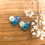 【送料無料】ふんわりハートのかすみ草ピアス〜青〜