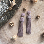 《再販》♪送料無料♪【Jellyfishシリーズ】ビーズ刺繍×絹糸タッセルのピアス(イヤリング)／ピンクグレー