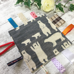 タグがいっぱい   布おもちゃ (カシャカシャ音付き)