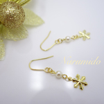 送料無料♯ ☆スワロスキークリスタルクリーム×雪☆ピアス（金属ピアス） ハンドメイド