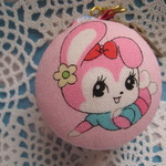 マカロンケースのストラップ　(うさぎのミミちゃんと仔犬　ピンク)