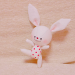 わんぱく うさぎ 白地に赤みずたま