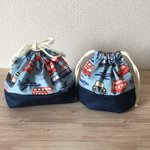 のりものいっぱいのお弁当袋＆コップ袋の2点セット（ブルー）