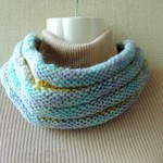 ガーター編みのくるくるネックウォーマー