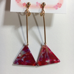 アクリル三角イヤリング