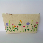 可愛い花の刺繍のペンケース