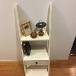 立て掛けウッドシェルフ(引き出し付き)