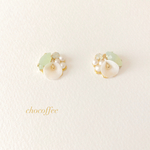 可憐な白い花のビジューピアス/イヤリング(両耳ピアス/イヤリング)<フラワー>