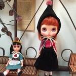 ブライス　blythe　。゜。゜。ポンポン小人帽子＆刺繍ブラウス、付け襟、スカートセット　。゜。゜。　