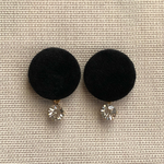 【再販】別珍くるみボタンのピアス/イヤリング〜揺れるビジューとともに