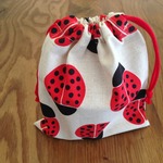 巾着袋（てんとう虫柄）
