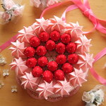 「tippiさまオーダー品♪」yumiko**フェルト☆真っ赤なイチゴのMILKYリースケーキ（直径約２３センチ♪）