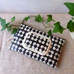 【再販】bitattoミニ付き　携帯用ウェットティッシュケース　POPフラワー（ブラック）