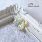 雪積もる冬のしずくピアス