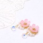 桜、揺れるスワロフスキーとパールのピアス&イヤリング