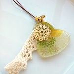 【SALE】ハートと小花のストラップ　no24