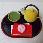 ちりめん  日本茶&上生菓子  置き物(黄色)