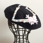ハートのビーズ刺繍ベレー帽(チャコールグレー)