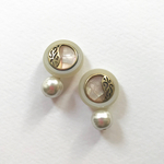 シェルボタン×バロックパールピアス
