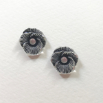 シュガーフラワーピアス【くろ】