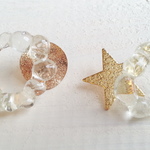 星と月がのぞくピアス