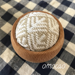 こぎん刺しのピンクッション✳︎まつかさ✳︎しろ