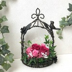 ピンクローズの鳥かごアレンジ♪ピンク 薔薇 プリザーブドフラワー花ブリザバレンタイン結婚式誕生日プリザ薔薇プレゼント誕生日バラギフト花器サプライズ結婚祝い退職祝い卒業祝いリボン 