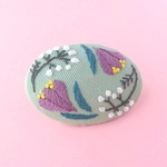 クロッカスとカスミソウのブローチ 春の刺繍ブローチ お花のヘアゴム