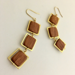 square &woodの揺れるピアス／イヤリング