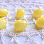 チェコプラスチックビーズ　卵縞６個
