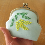 手刺繍のがま口〈ミモザ〉