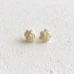 Rose/S size : 陶器 : ピアス/イヤリング/生成り