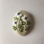 白い花 刺繍 ブローチ 