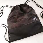 撥水加工リュック巾着　４０×３２×１０　カーキ系迷彩×黒　名前タグ付き　プールバッグにも！