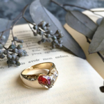 「 girls fight ring 」 red ドライフラワーのぷっくりハートリング