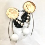 ゴールド×ブラック花びらピアス