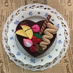 🍒赤い果実のガトーショコラ🍓 フェルト ホールケーキ ままごと