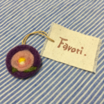 ピンクの椿のブローチ