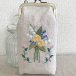 イエローローズと鈴蘭の刺繍がま口ペンケース