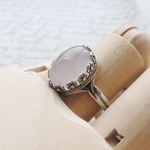フラワー台座　ローズクォーツ　カボション　リング　14×10ミリ