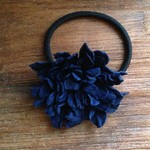 革花のヘアゴム Lサイズ(太ゴム・葉っぱあり) 紺