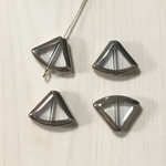 GLAS CLEAR DARKGOLD TRIANGLE BEADS