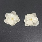 3枚重ね紫陽花のピアス/イヤリング/ノンホールピアス  ホワイト