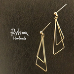 No.91【再入荷★再販4】ゴールドWトライアングルピアス