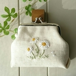【受注制作】リネンの花の刺繍 がま口財布 カモミール   コットンパール✨ 