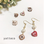 スワロフスキー付きミニチュアショコラのピアス/イヤリング